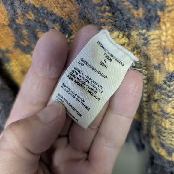 Gray Open Front Cardigan with Patterned Hem - Picture 3 of 16